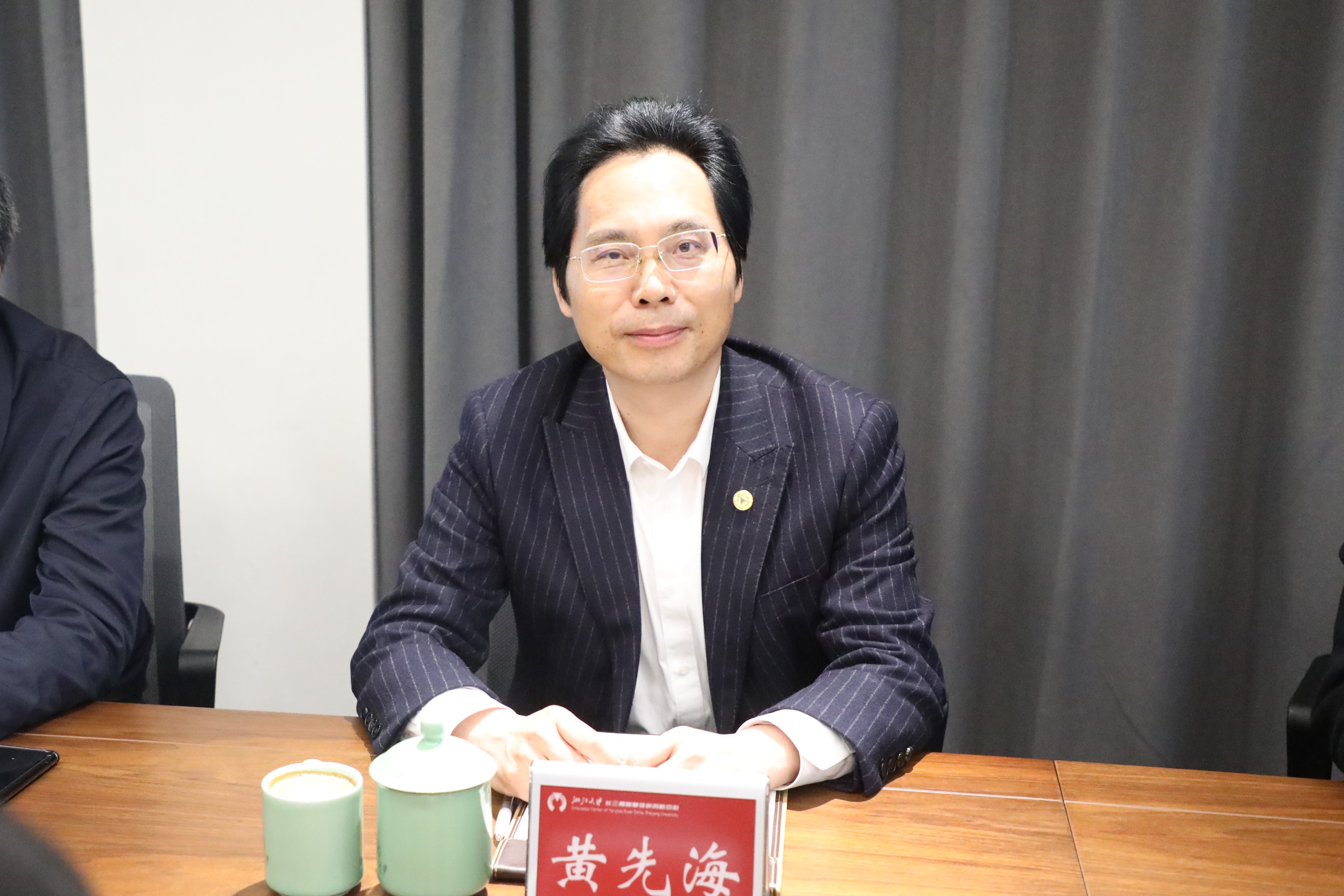 浙江大学党委书记任少波调研长三角智慧绿洲创新中心